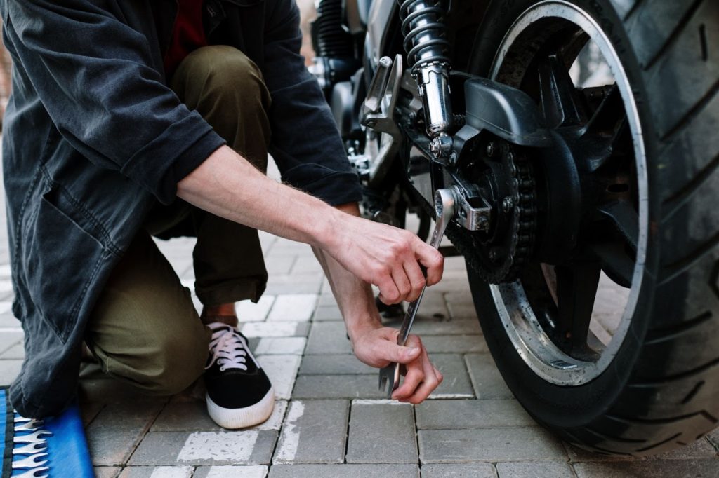 How to Check Tire Pressure
